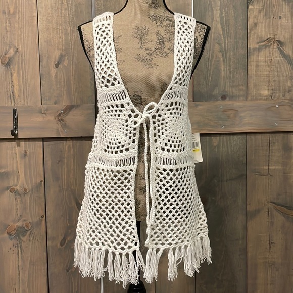 Fever Sweaters - Fever Ivory white hand crocheted fringe sweater vest size medium